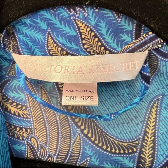 Victoria’s Secret sheer robe with pockets! - Picture 4 of 7